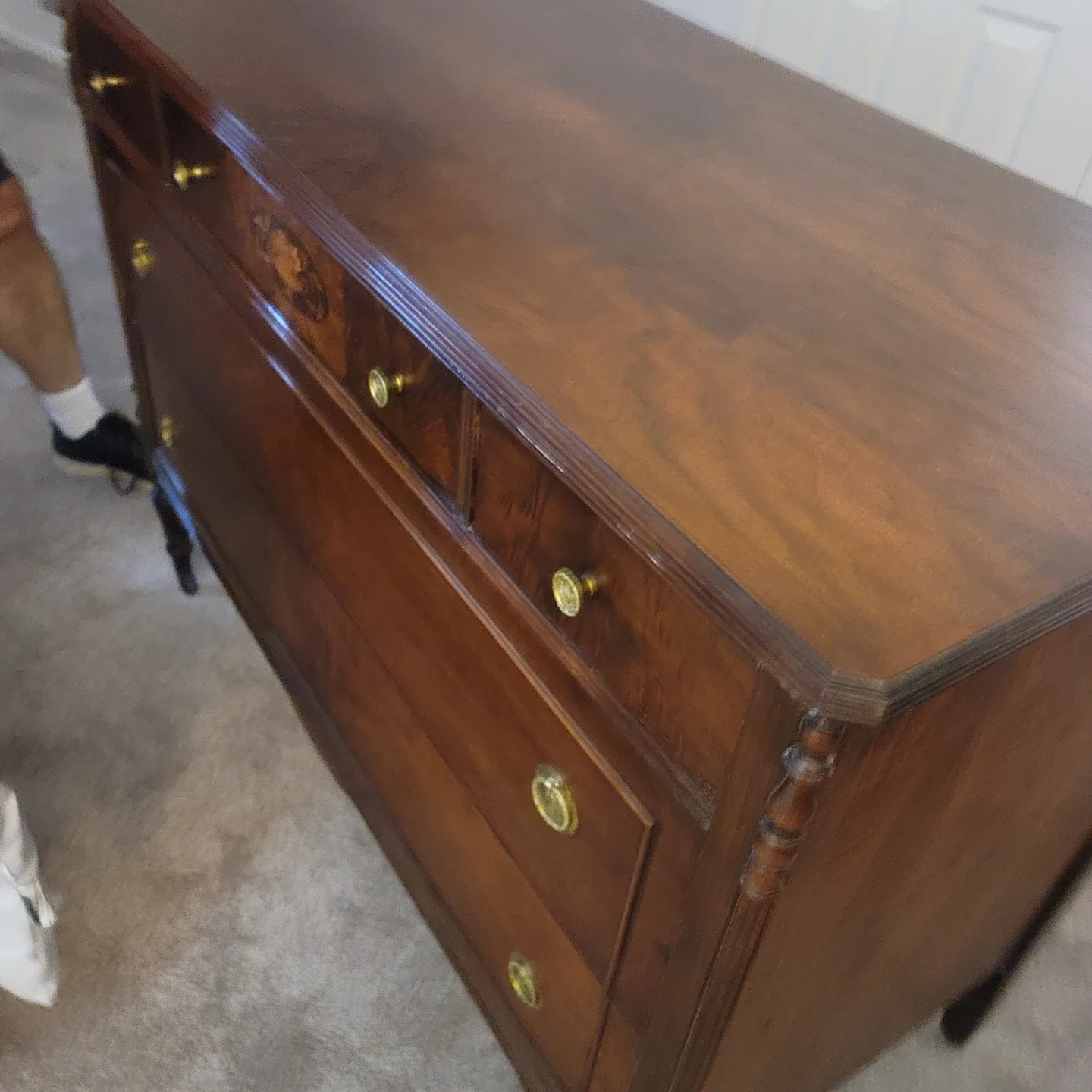 A Wooden Dresser Cabinet With Three Level Drawers